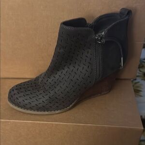 Grey Ankle Boots with Textured Leather and Side Zipper
